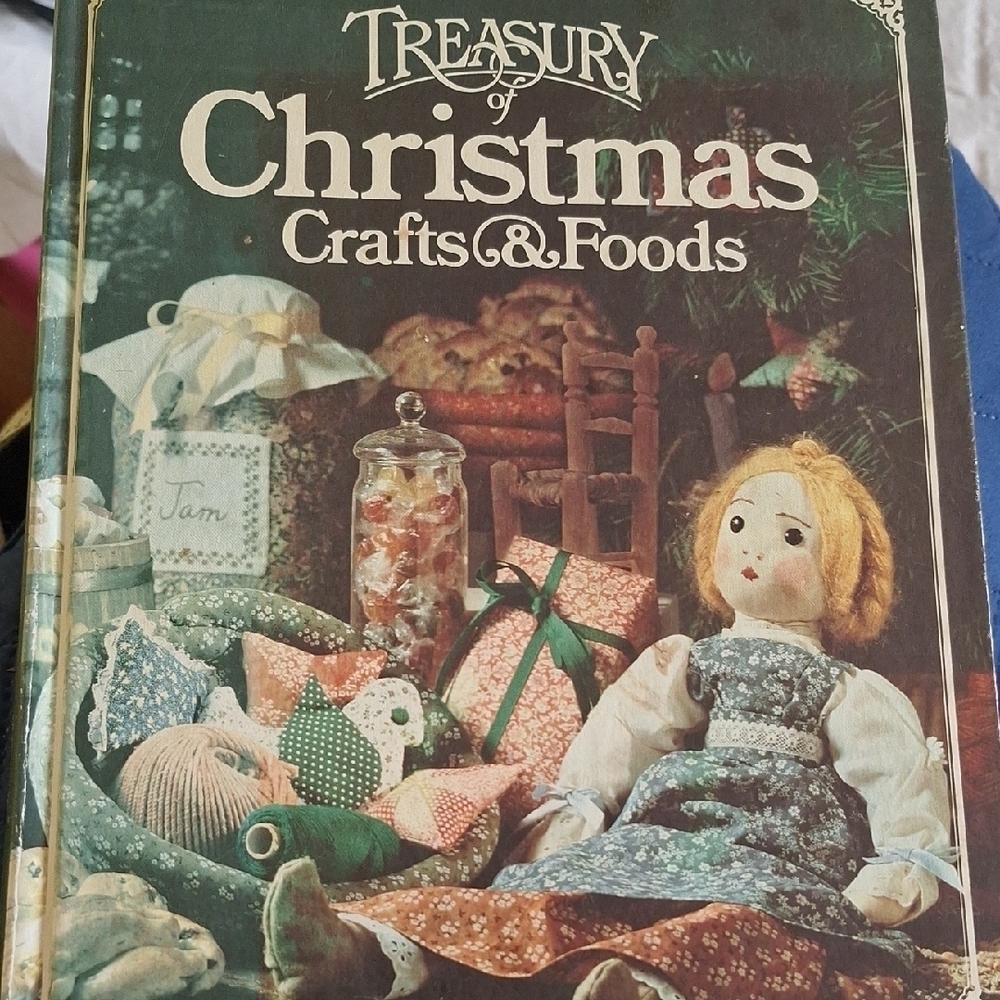 Treasury of Christmas Crafts & Foods Book